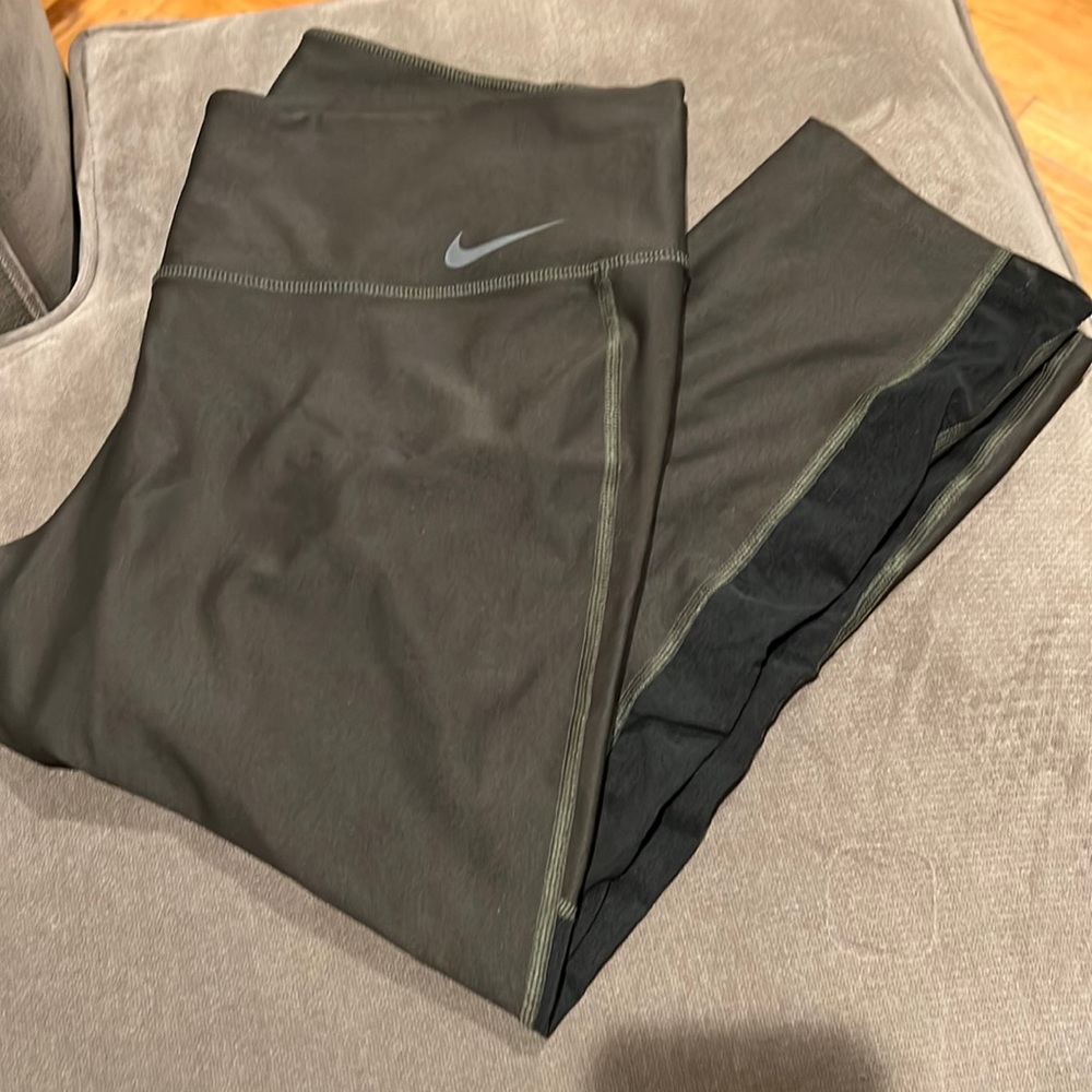 Nike workout capri’s dark green (olive) 7/8